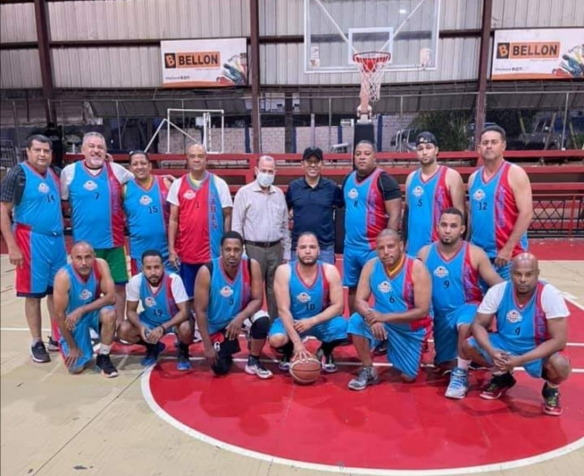 La Información Digital | Deportes | Básquetbol | Marcos Cambio dona  uniformes a Liga Añeja de Baloncesto