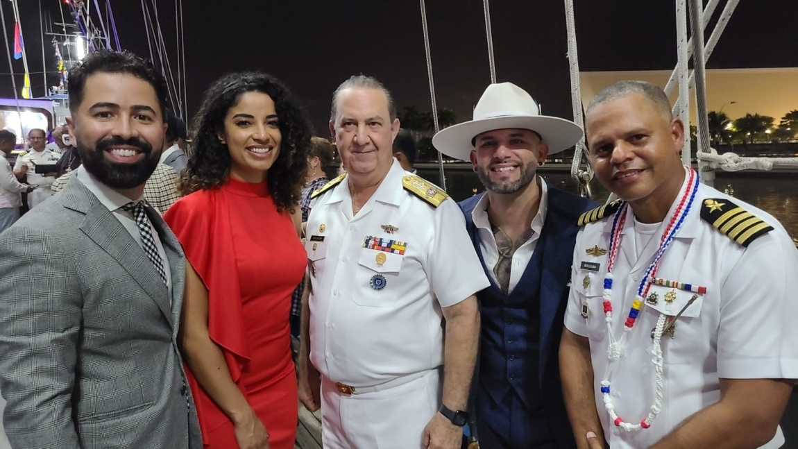 La Información Digital | Mirador | Música y Literatura | Pareja de  bailadores de bachata más famosa del mundo realiza exhibición buque Escuela  de la Armada Dominicana en Miami