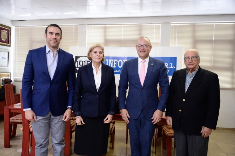 Frank Rodríguez, Ingrid González de Rodríguez,  Ulises Rodríguez y Enmanuel Castillo. (Foto: Carlos CHICON).