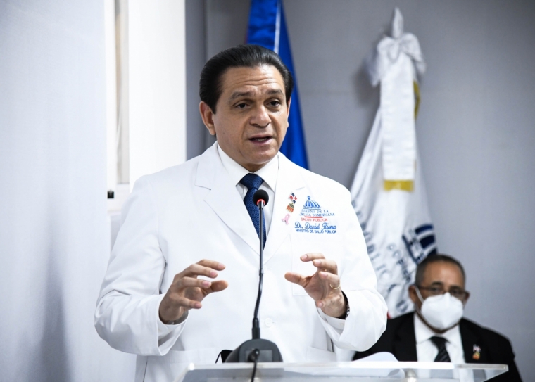 Funcionarios recorren centros vacunación Santo Domingo
