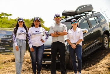 María Souffront, la piloto Yaniris Espinal, Ricardo Torres y Marielly Figueroa.