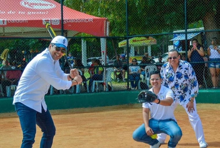 La Información Digital | Deportes | Sótfbol | Johnny y Consuegra dividen en  Softbol del Santiago Country Club