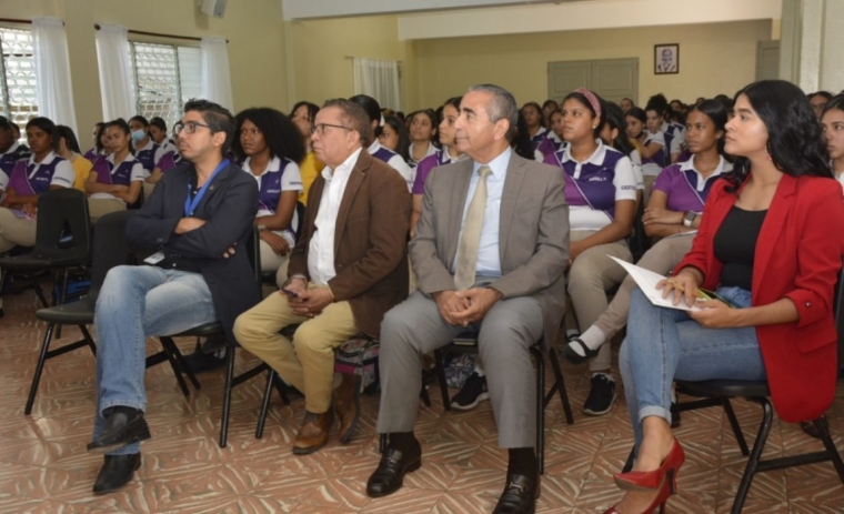 MICM realiza "Primer Foro Emprendedor" en politécnico femenino