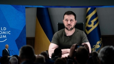 UA pide resolución pacífica de guerra en Ucrania tras reunirse con Zelenski