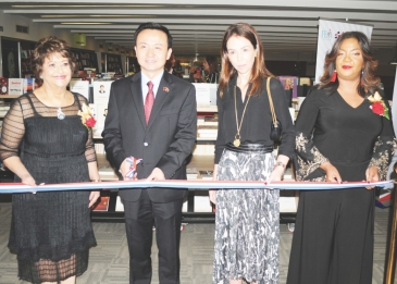 Veronica Sencion, el embajador Zhang Run,  Isabel Gonzalez Cuadra y Amarilys Duran.