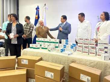 SP entrega medicamentos al Oncológico y al Club de Diabetes de Santiago
