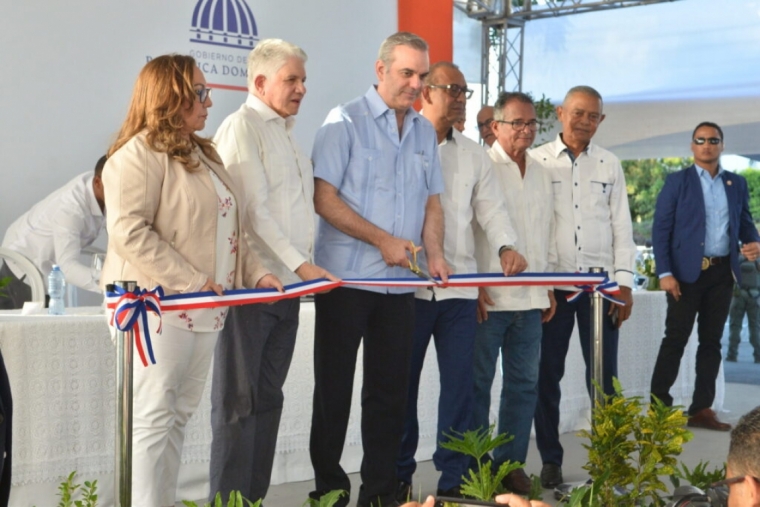 /storage/2023/Enero/Ciudad/presidente-abinadel-inaugura-autopita-juaquin-balaguer-8-1-2023-3-1024x683.jpg