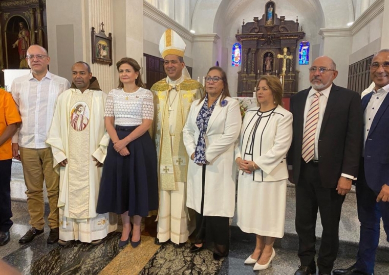 La vicepresidenta Raquel Peña junto al obispo Tomas Morel, durante la celebración del Tedeum en la Catedral (Fotos Carlos Chicón).