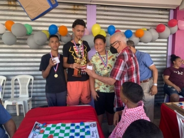 Campeón Alvin Pérez gana torneo Juego de Damas en Moca