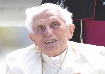 Benedicto XVI, un papa breve y distante para los latinoamericanos