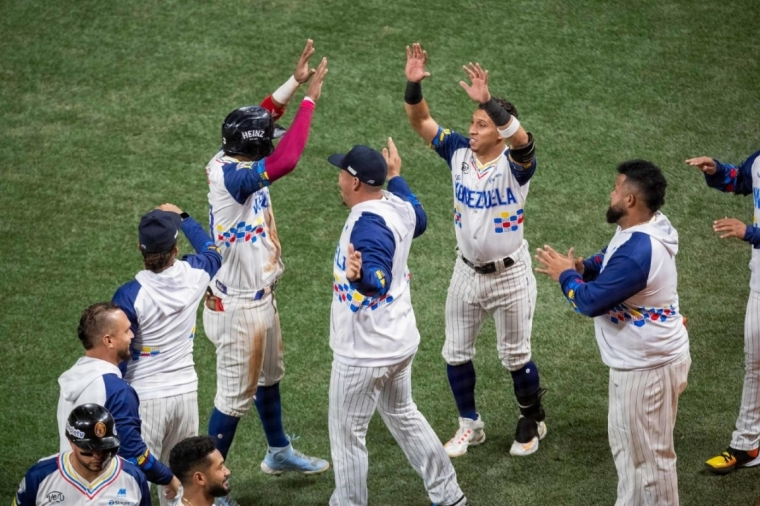 Venezuela deja en el terreno a República Dominicana en partido a entradas extras SC