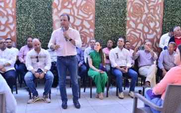 Abel Martínez retoma en La Vega encuentro de acercamiento con militancia