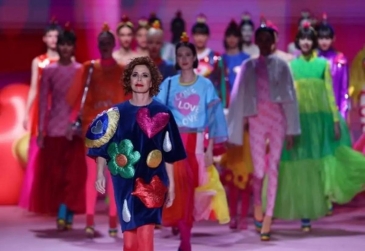 Moda con color, sofisticación y teatralidad  en semana de la moda de Madrid