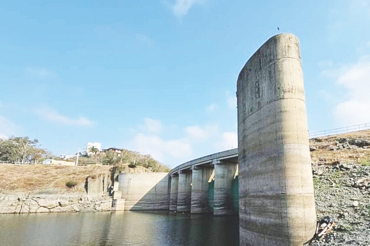 Se registra déficit de 27 millones de galones de agua diario en Santiago