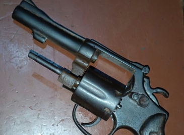 Apresan dos haitianos robaron una escopeta y un dominicano con revólver ilegal