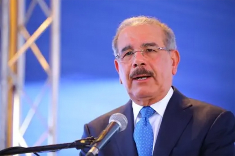 Danilo Medina regresa al país en medio operación “Calamar”