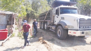 Junta de Canca la Reina mantiene agresivo programa de construcción y mejoramiento de caminos y calles