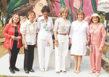 Varinia Caamaño, Emma Valois, Elsa Nuñez, Belinda Mastrolilli, Veronica Sencion y Maria Cristina de Farias.