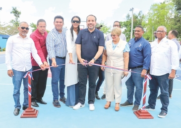 INEFI entrega 12 canchas remozadas y útiles deportivos  en Higüey y otras comunidades