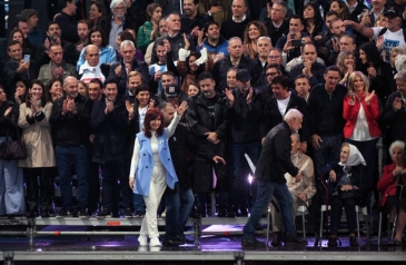 Cristina Fernández pide "unidad nacional" para "dejar de lado" el programa con el FMI