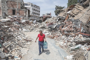 Las ciudades afectadas por el terremoto de Turquía intentan recuperar la vida