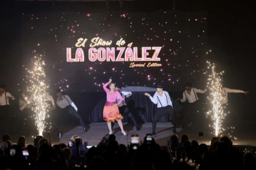 La González ofrece un espectáculo cargado de risas