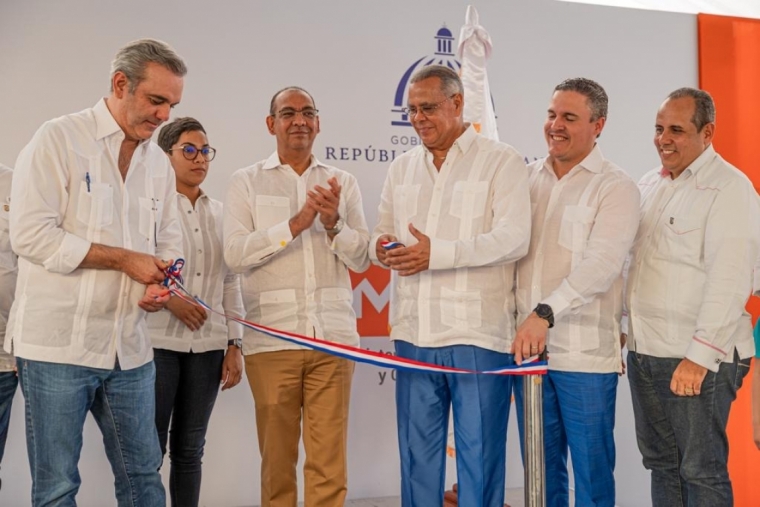 Abinader inaugura la carretera Guayubín-Copey cuya inversión supera los $RD 1,800 millones