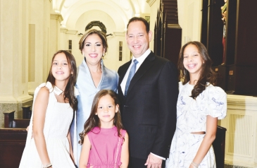 Vilma y Gerardo, con sus hijas Miranda, Victoria y Natalia Díaz Genao. (Fotos: Carlos CHICON).