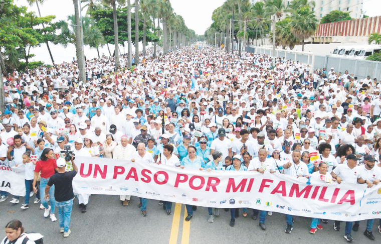 Iglesia Católica celebra caminata "Un Paso por mi Familia"