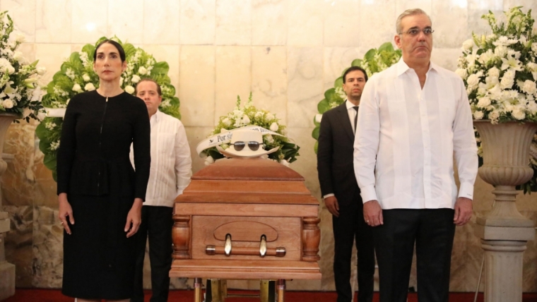 Multitud despide a Rubby Pérez ‘La voz más alta del merengue’