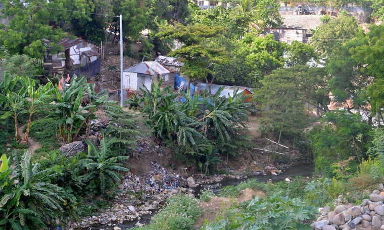 SOECI denuncia asentamientos humanos amenazan salud río Yaque de Norte