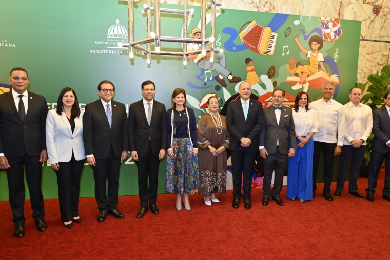         La vicepresidenta de la República junta al Ministerio de Cultura este domingo inauguraron la Feria del Libro y la Cultura del Ciao. 