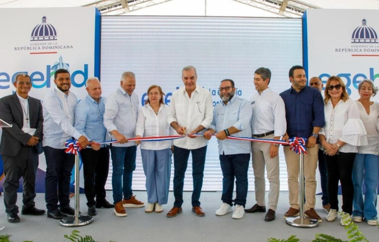 El presidente Luis Abinader, junto con el administrador general de Egehid, Rafael Salazar, inauguró la carretera Cruce de Pedregal- La Guázuma, en el municipio de San José de las Matas.
