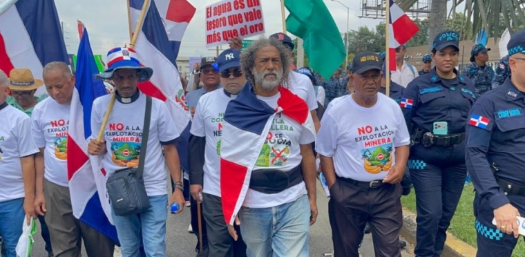 Marchan en Santiago contra explotación minera Cordillera Septentrional
