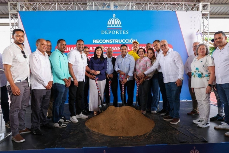 Ministro Kelvin Cruz inicia reconstrucción de dos multiusos en Hermanas Mirabal