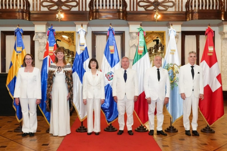 Presidente recibe cartas credenciales de seis nuevos embajadores
