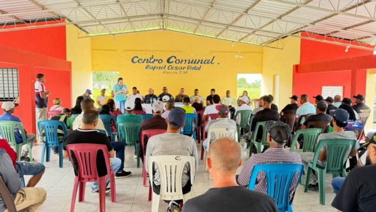 Policía fortalece vínculos comunitarios con juntas de vecinos en La Vega