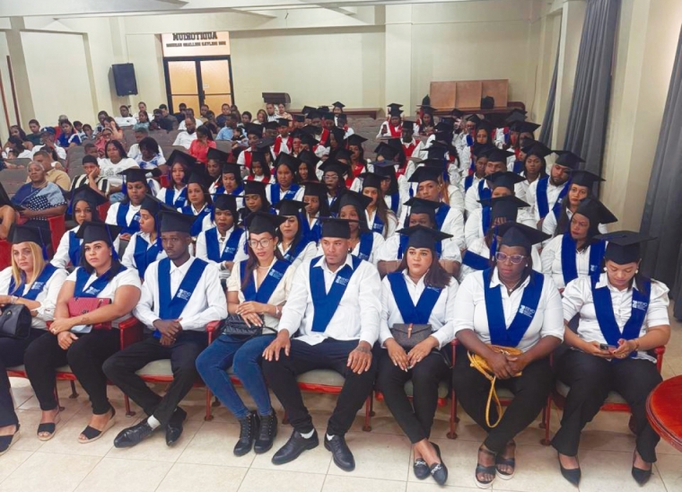 Gradúan a cientos de técnicos en Dajabón