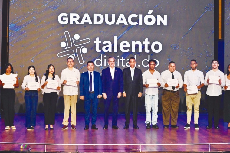/storage/2026/Febrero/Nación/el-presidente-abinader-encabezo-graduacion-de-5-mil-jovenes-formados-por-indotel-en-tecnologia.jpg