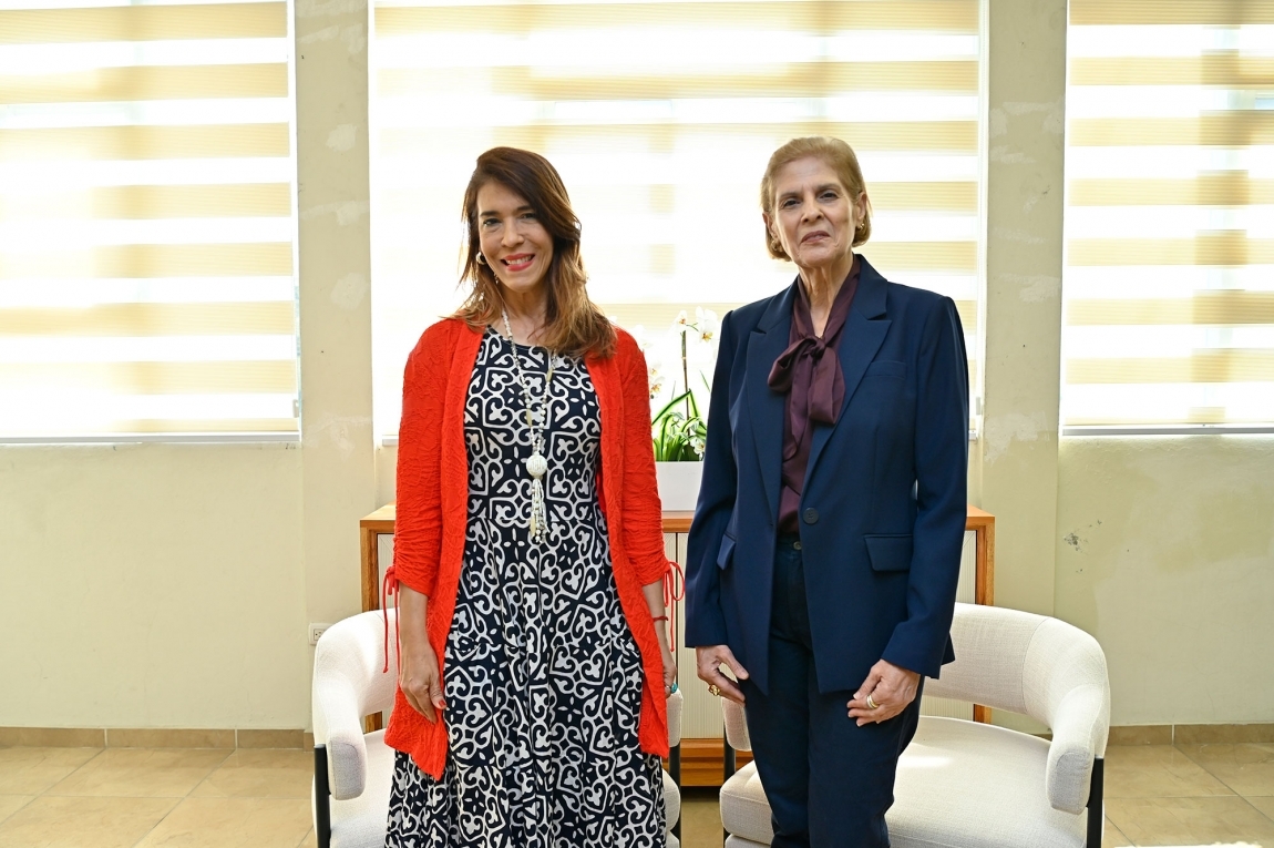 La directora del Museo de Arte de Santiago, Gina Rodríguez, junto a la directora de este diario, Ingrid González de Rodríguez.  (Fotos: Carlos CHICON)