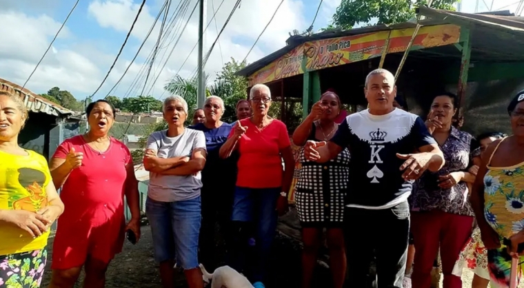 Desalojados Hoyo de Bartola piden entrega viviendas prometidas