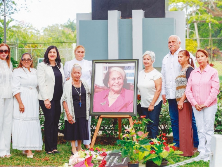 Recuerdan a Dedé Mirabal en su 101 natalicio