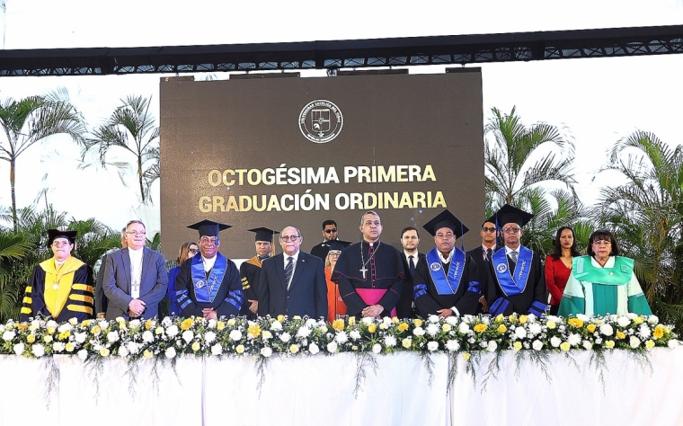 Ucateci inviste 351  nuevos profesionales