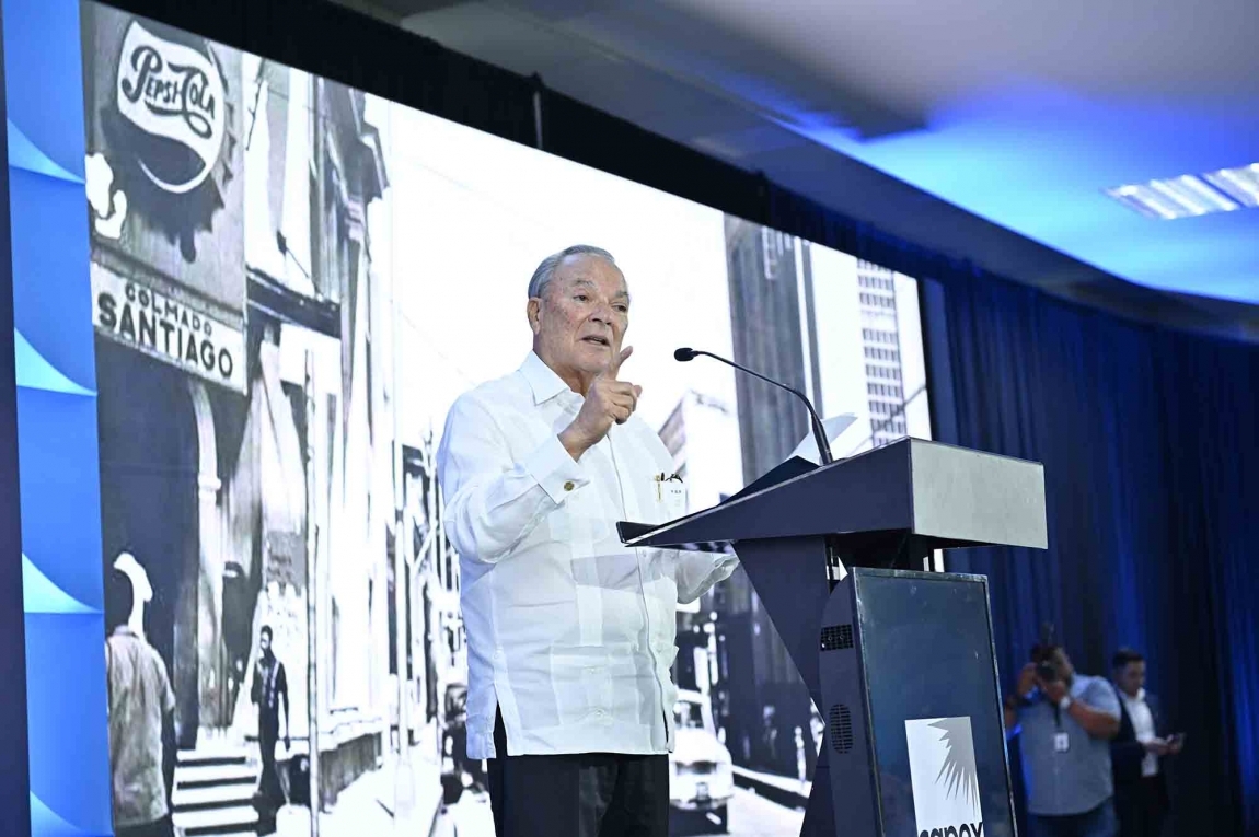El empresario Fran Rainieri, presidente y CEO del Grupo Puntacana, destacó que la capacidad de trabajar unido del sector empresarial de Santiago ha sido uno de los motores más poderoso de desarrollo de esta ciudad. Foto: Carlos Chicón Pág. 4