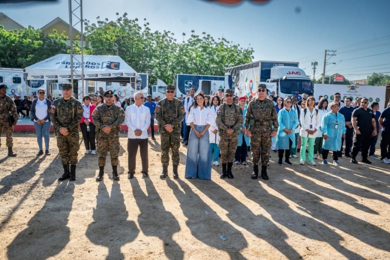 Ministerio de Defensa realiza operativo médico y odontológico en Montecristi