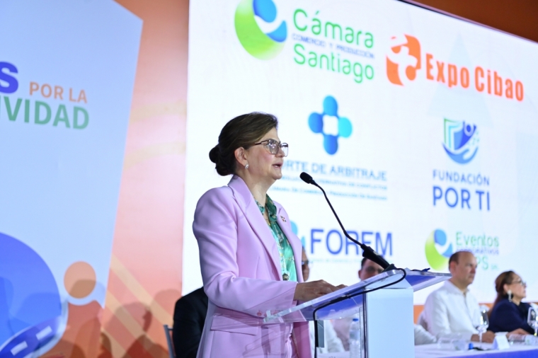 La vicepresidenta de la República, Raquel Peña, destacó el impacto de la inversión estatal, las zonas francas y las pequeñas y medianas empresas en el dinamismo económico de la región norte.