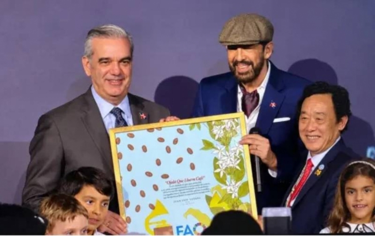 Juan Luis Guerra es reconocido por la FAO por su afamada canción 'Ojalá que llueva café'