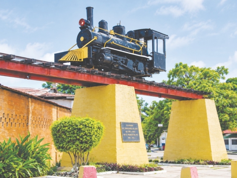 Vestigios del antiguo ferrocarril del Cibao sobreviven en Moca