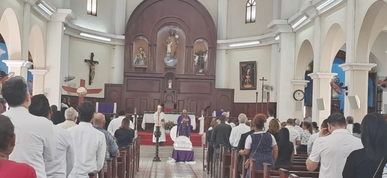 Destacado periodista Claudio Concepción recibe cristiana sepultura