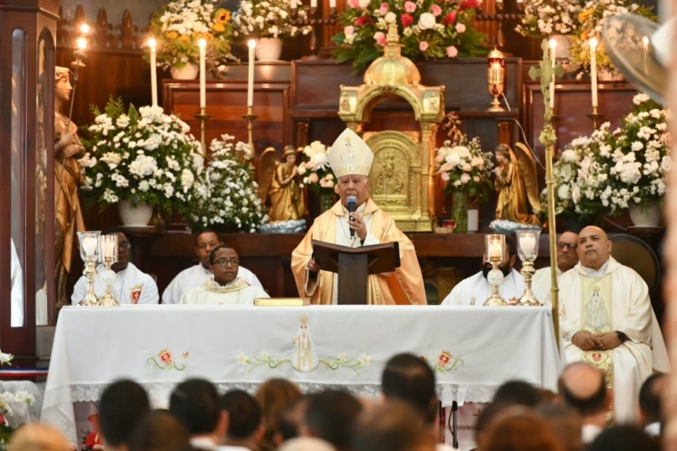Monseñor Andrés Napoleón Romero Cárdenas, obispo de la Diócesis de La Vega, presidió la eucaristía central con motivo Día de Nuestra Señora de las Mercedes.24/09/2026